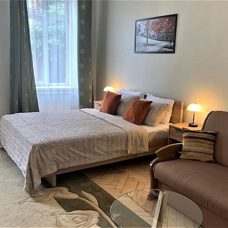 Glorious Apartment Near The Old City Lviv Exterior foto