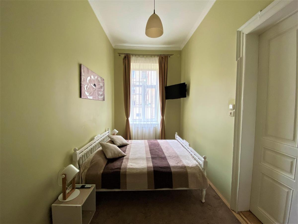 Glorious Apartment Near The Old City Lviv Exterior foto