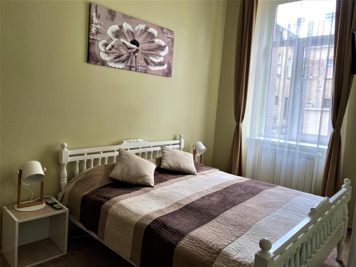Glorious Apartment Near The Old City Lviv Exterior foto