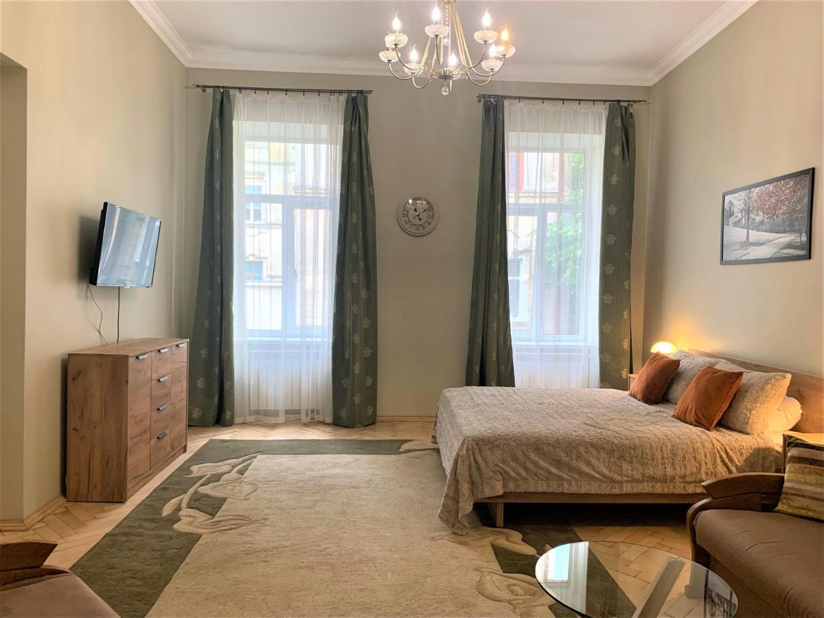 Glorious Apartment Near The Old City Lviv Exterior foto